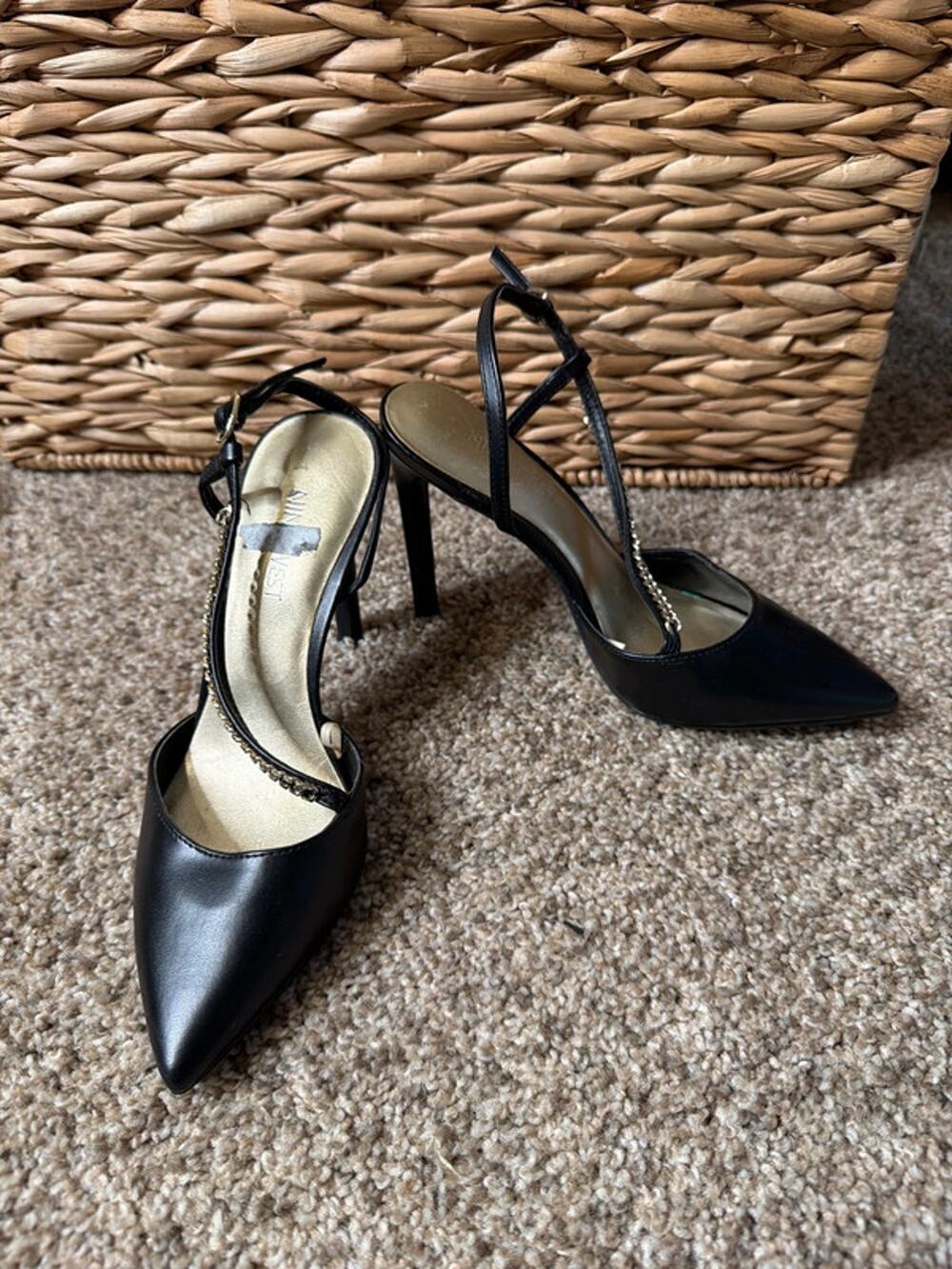 Nine West black gold chain detail pump 5.5 686